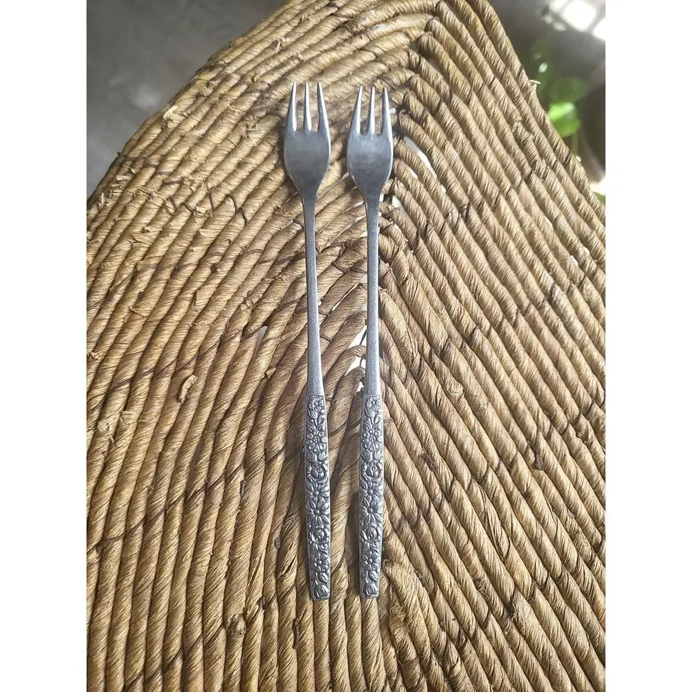 ONEIDA WM ROGERS DELUXE MALIBU STAINLESS FLATWARE FLORAL Cocktail/Seafood Fork 2